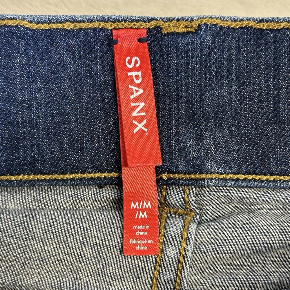 Spanx High Rise Flare Jeans Stretch Denim Pull On Dark Wash Slimming Sz Medium - Picture 2 of 6